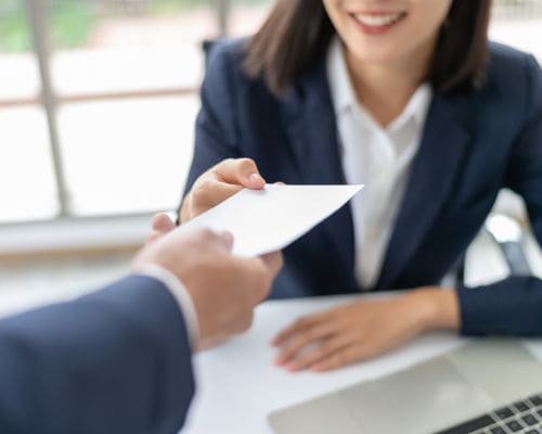 賞与の全貌解明：税金と保険料の控除から企業の方針まで